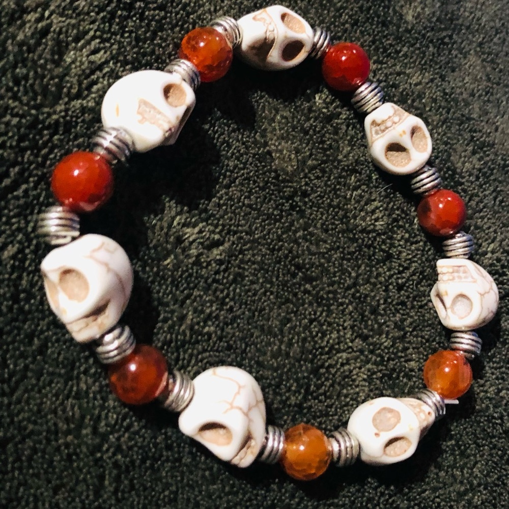 💀Handmade Skull and glass beads bracelet